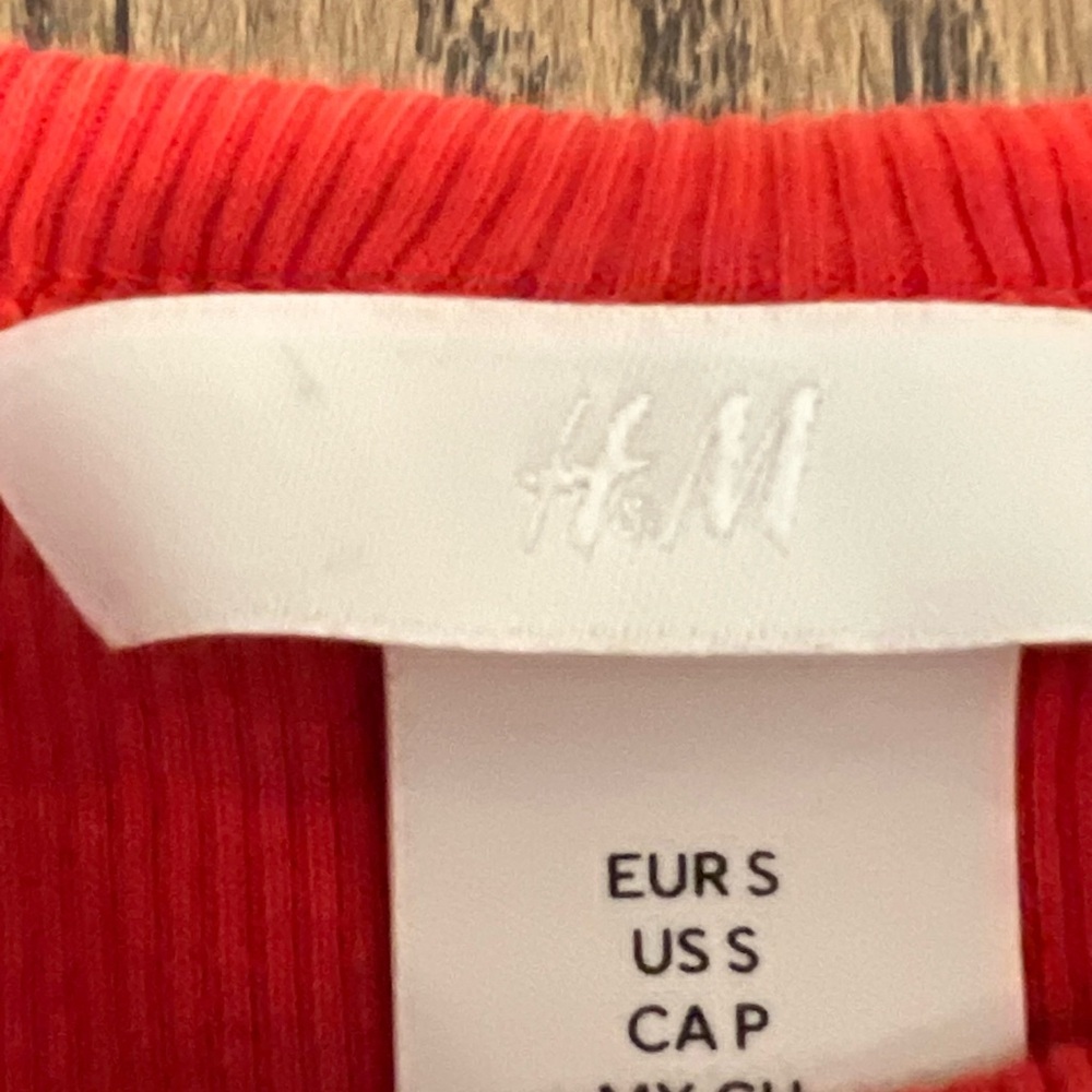 H&M Bold Red Ribbed Top - Picture 2 of 2